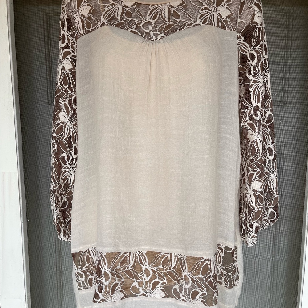 a’reve linen feel and soft lace top shirt blouse cream flowy Womens size small